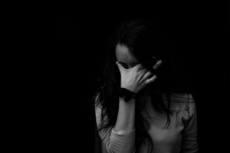 Combattere il male senza farsene contagiare.