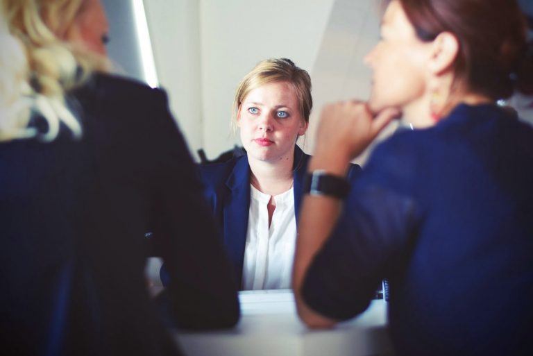 Lavorare col patrocinio gratuito: conviene?