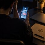Sextortion: cos’è, che reato è e come difendersi